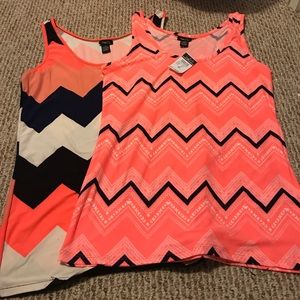Lot of 2 tanks