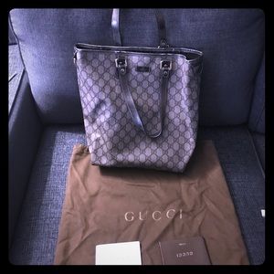 SALE!  💯 authentic Gucci tote bag
