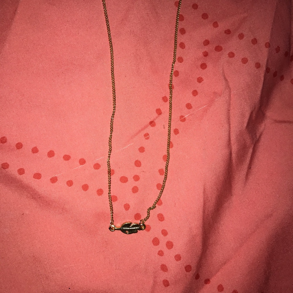 Simple gold leaf necklace