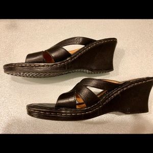 Born brand strappy wedge sandals in GUC