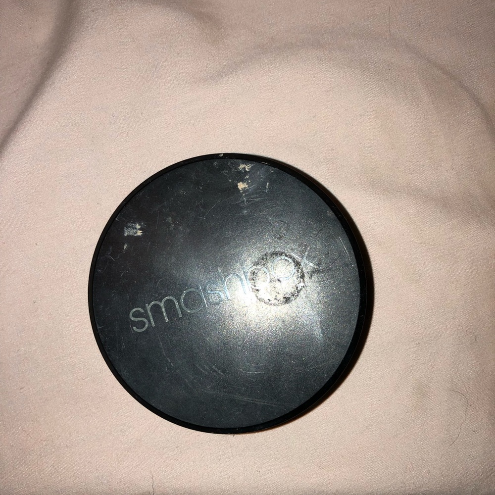 Smash box powder in light