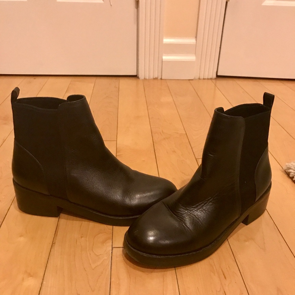 Steve Madden Black Leather Booties!
