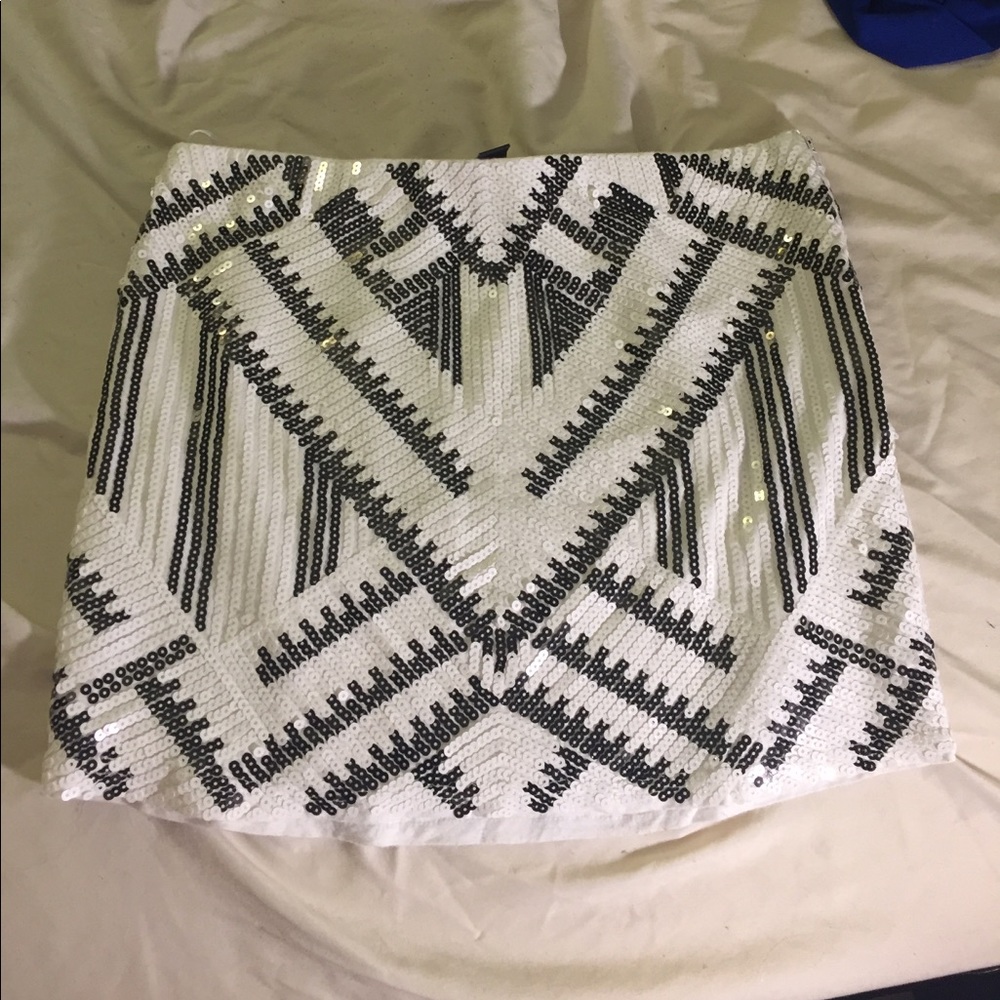 Sequenced Windsor skirt