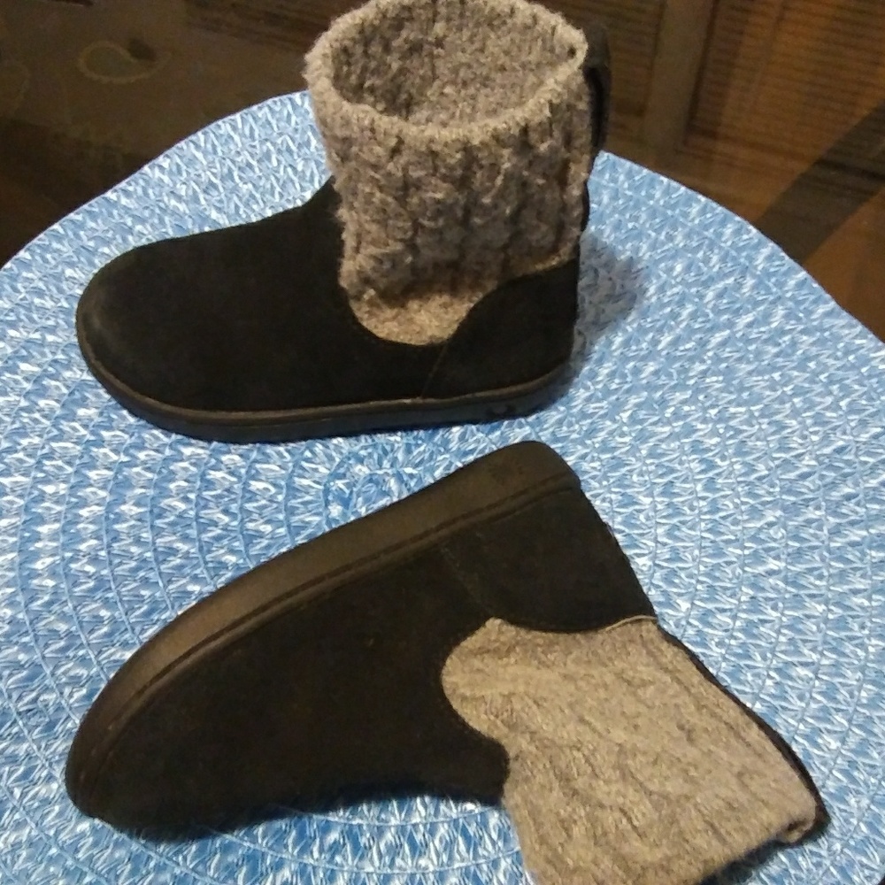 Price ⬇48 hours UGGS toddler size 9 black/grey