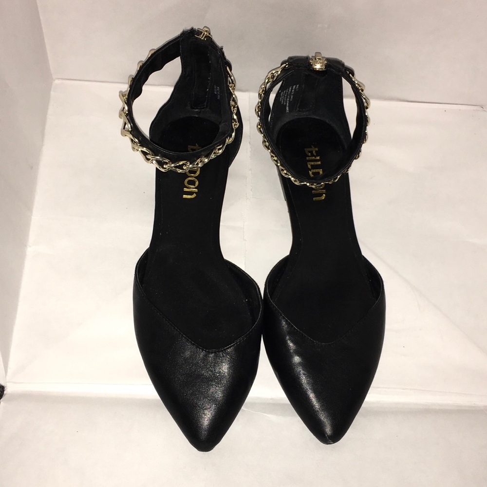 Pointed Toe Black Flats