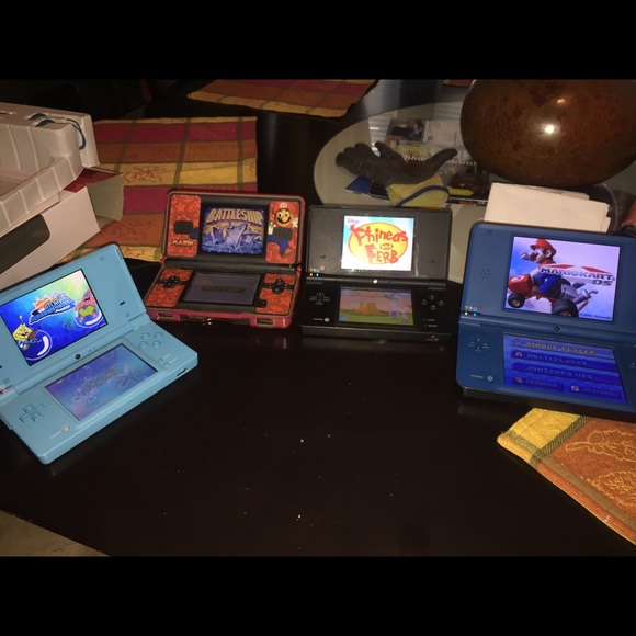 1 Nintendo dsi xl and 3 Nintendo dsi - Picture 1 of 1