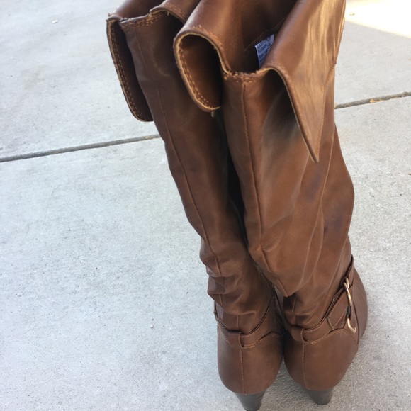 Brown scrunchy knee high boots - Picture 5 of 7
