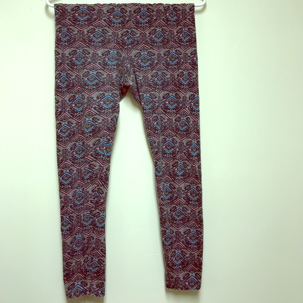 Aztec colored patterned leggings