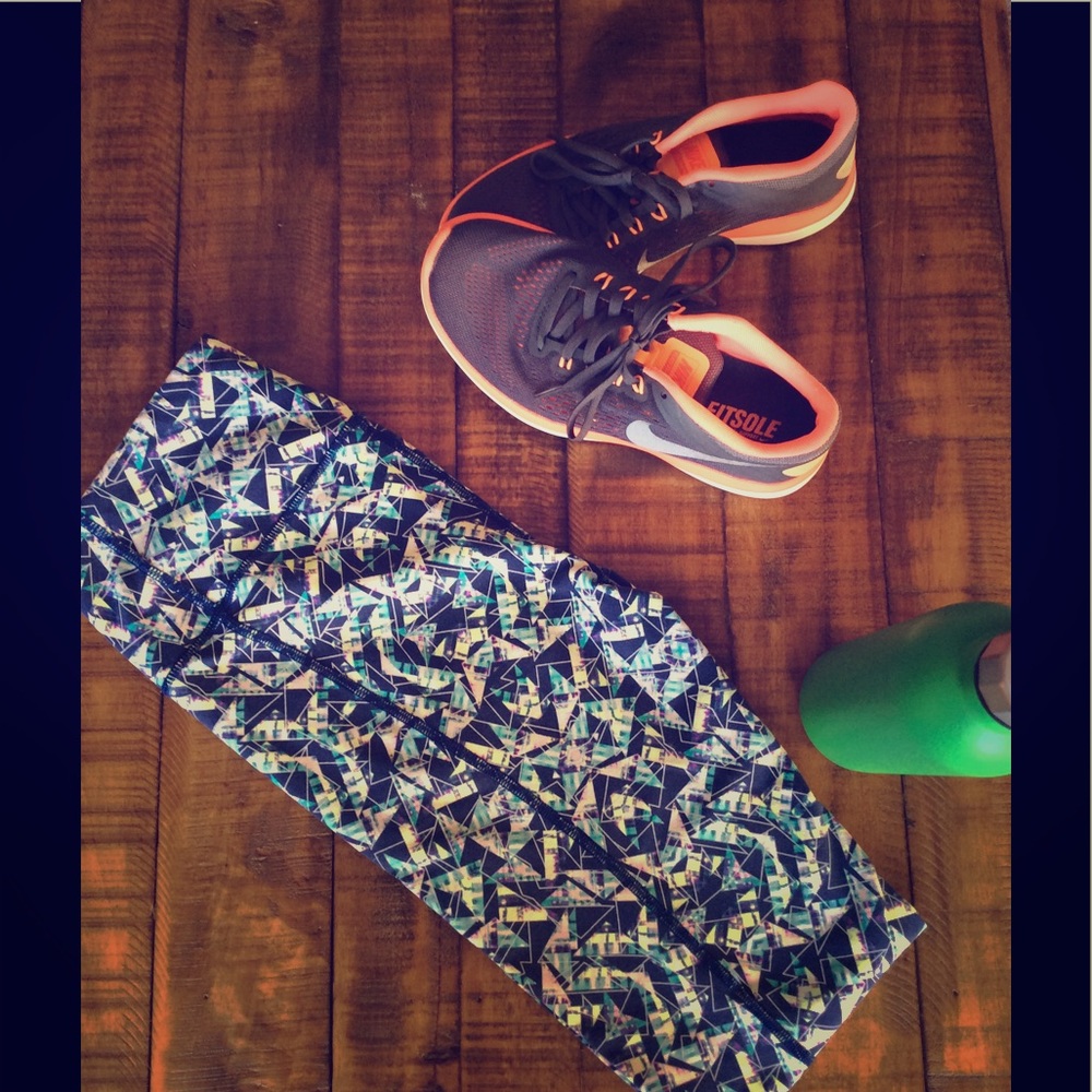 Psychedelic glow-in-the-dark VSX knockout leggings