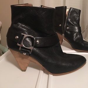 Belle by S .Morrison black ankle boot/wood heel 8m