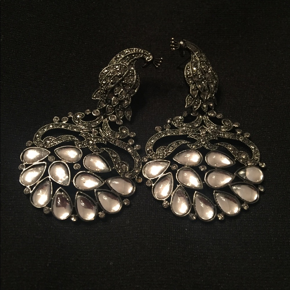 BCBG Peacock earrings 🔴