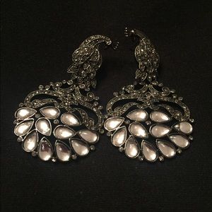 BCBG Peacock earrings 🔴