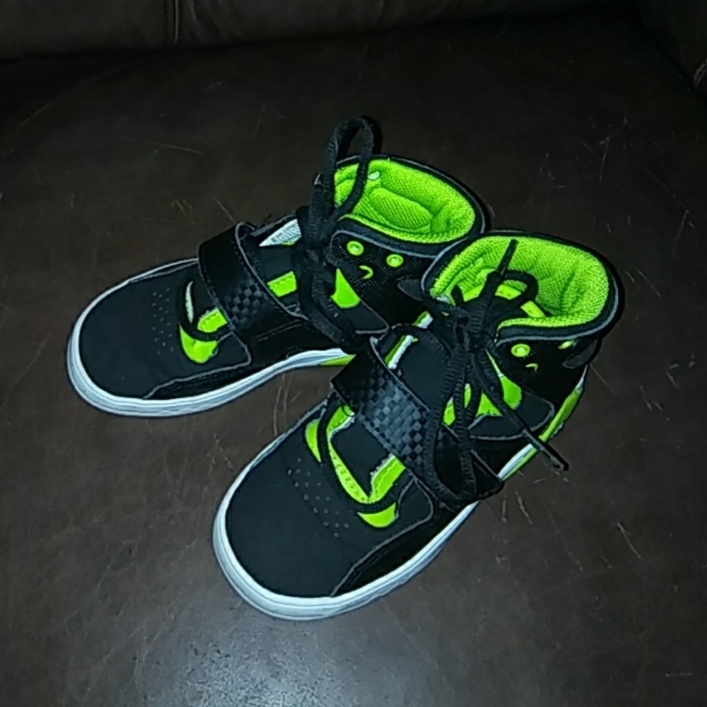 Kids Size 10 toddler Adidas  Blk/green
