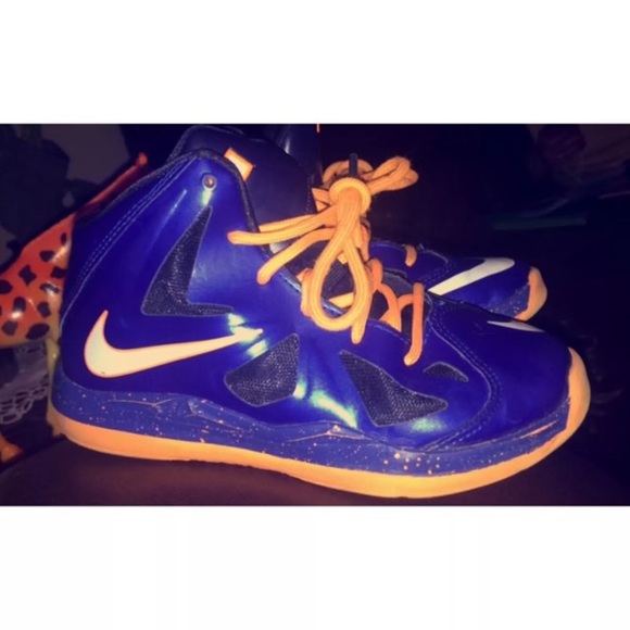 Nike Sneakers. - Picture 2 of 4