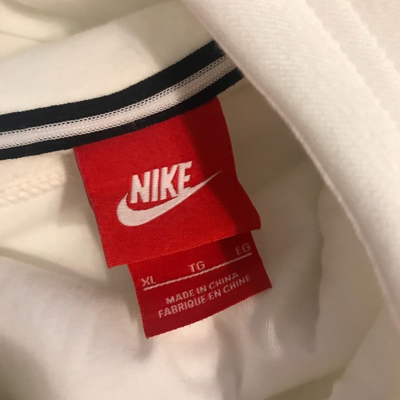 White Nike pullover hoodie - Picture 3 of 4