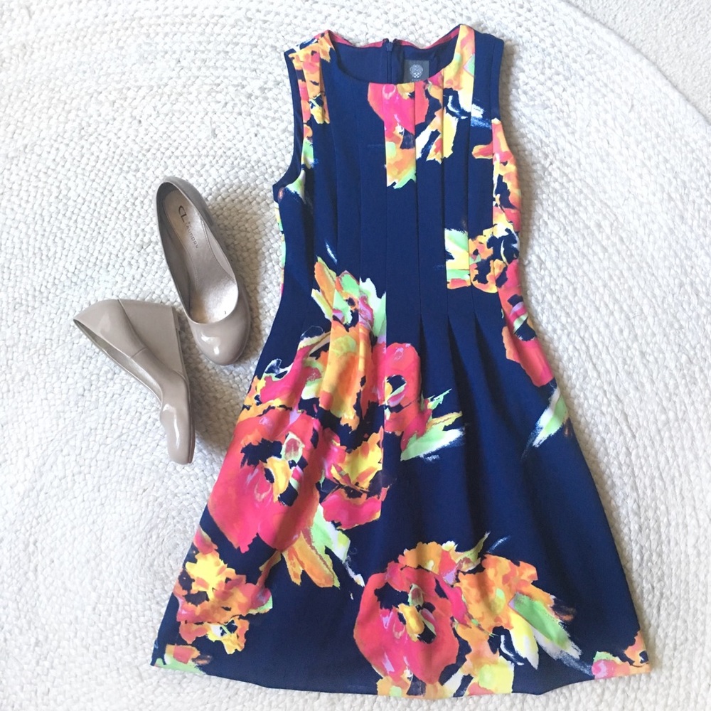 Like-New Vince Camuto Navy Floral Cocktail Dress💐