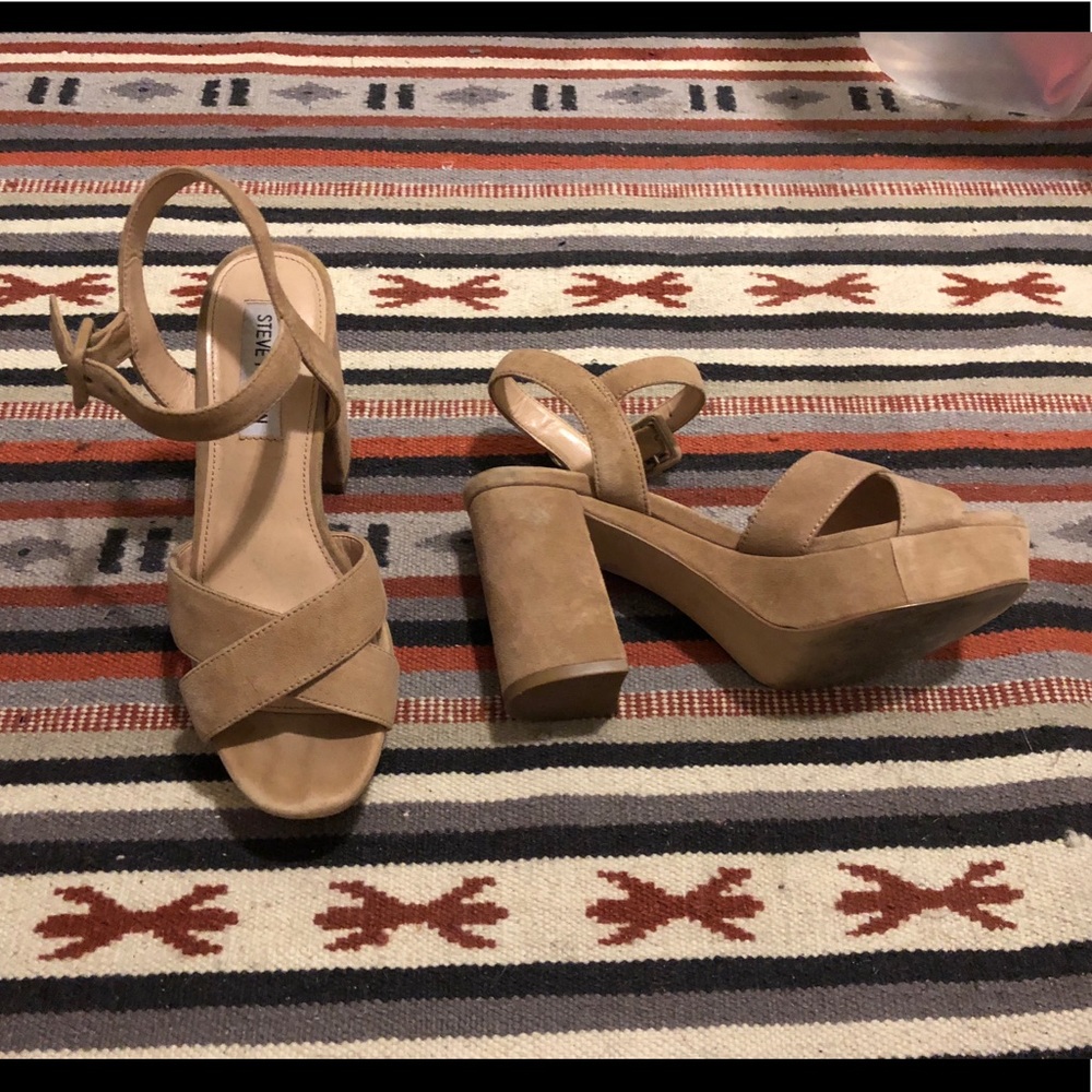 SOLD - Nude heels