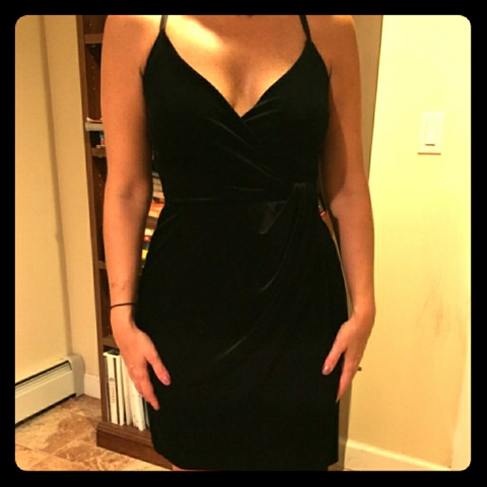 💕Flattering Black Velvet Dress New without Tags💕