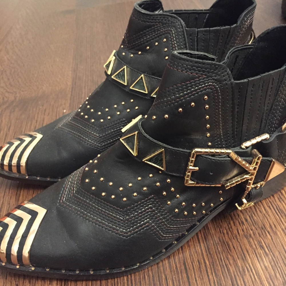 Ivy Kirzhner boots