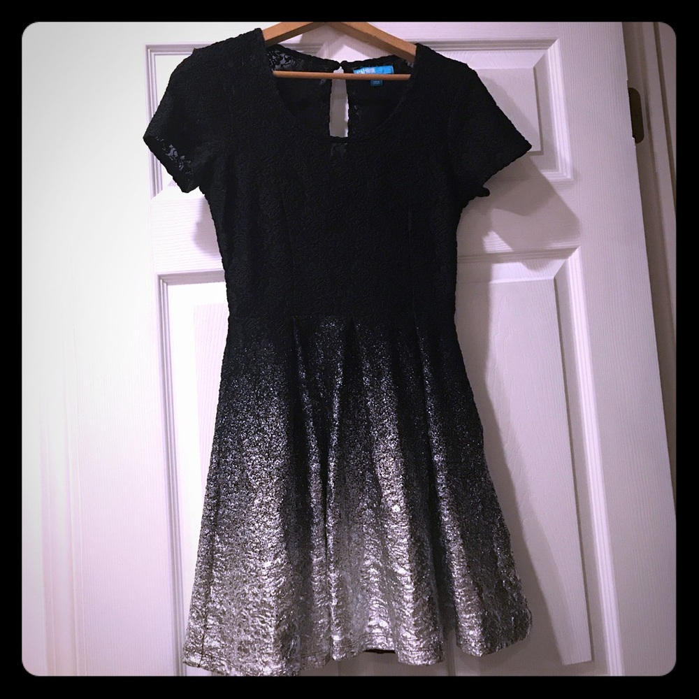 Sweet black lace/ silver bottom mini