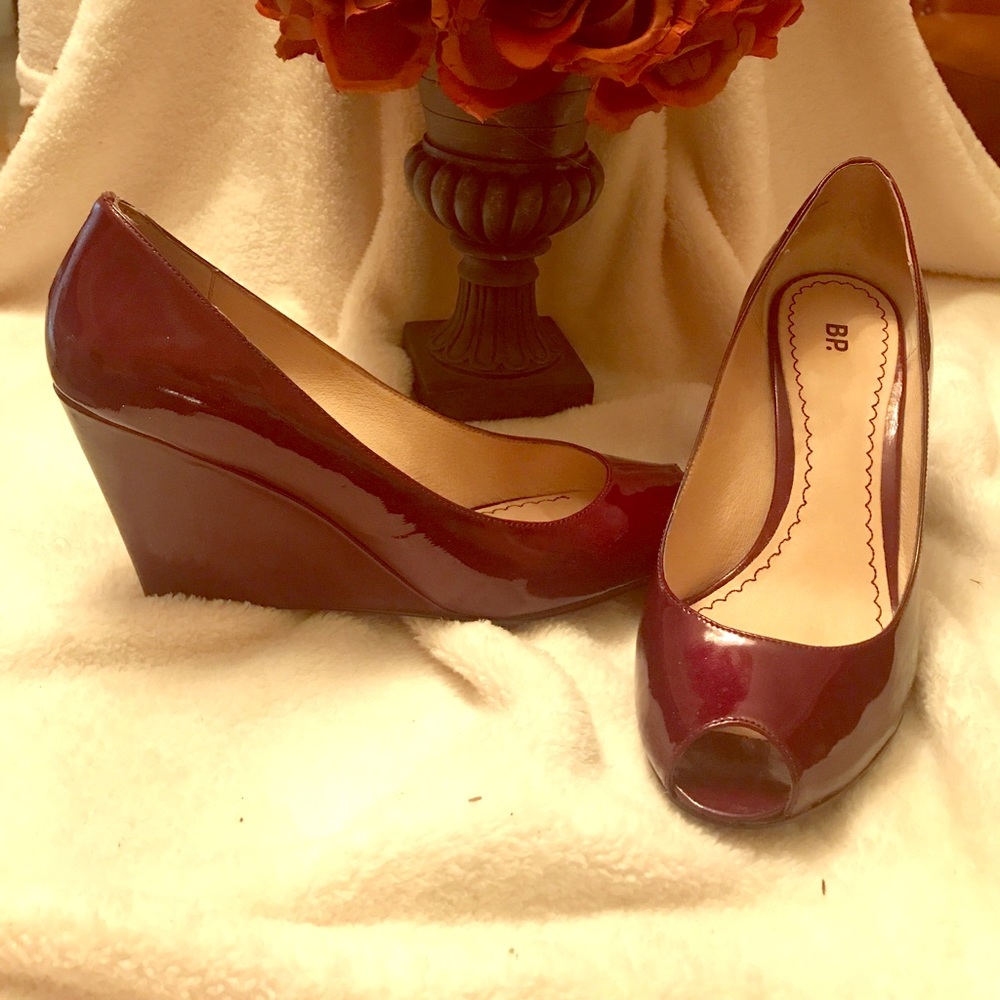 Wedge shoe color burgundy