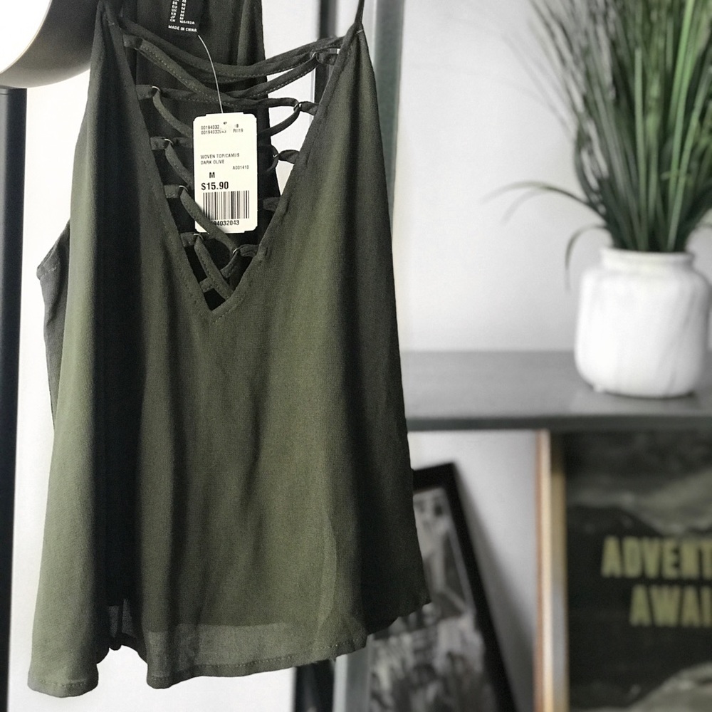 Lace-up hunter green crop top tank