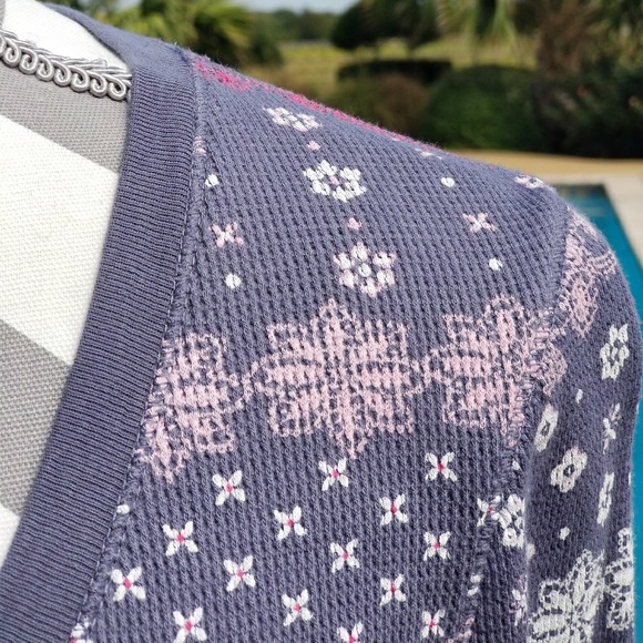 Top - Picture 2 of 7