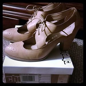Classic Wingtip Heels, Tan