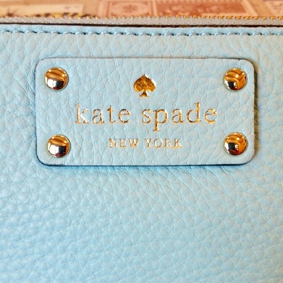 Kate Spade ♠️ New York Teal / Aqua wallet - Picture 1 of 3