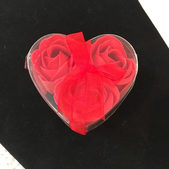 Red Flower-shaped soaps (AB3) - Picture 2 of 7