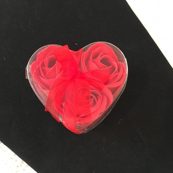 Red Flower-shaped soaps (AB3) - Picture 3 of 7
