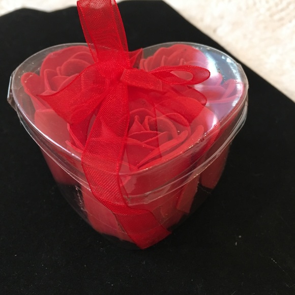 Red Flower-shaped soaps (AB3) - Picture 4 of 7