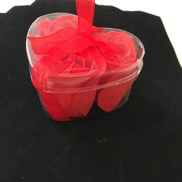 Red Flower-shaped soaps (AB3) - Picture 7 of 7