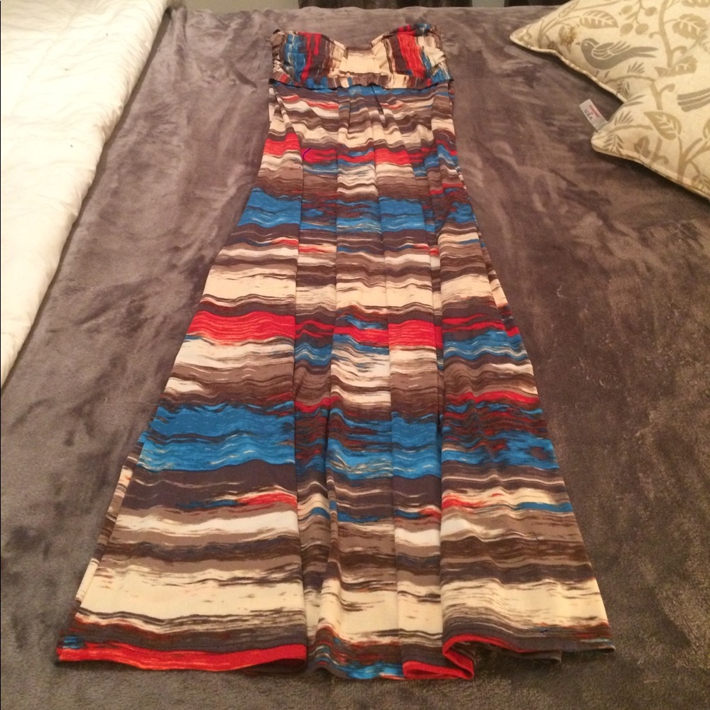 Beautifully Designed Maxi Dress!!