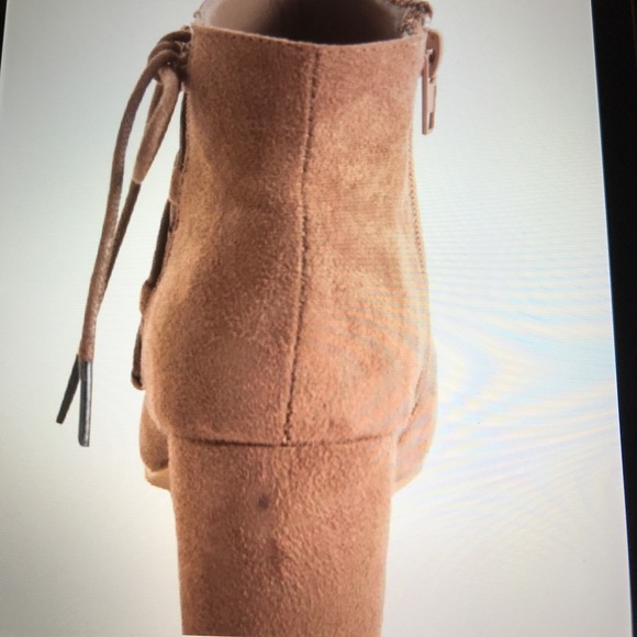 Women's booties. - Picture 2 of 7