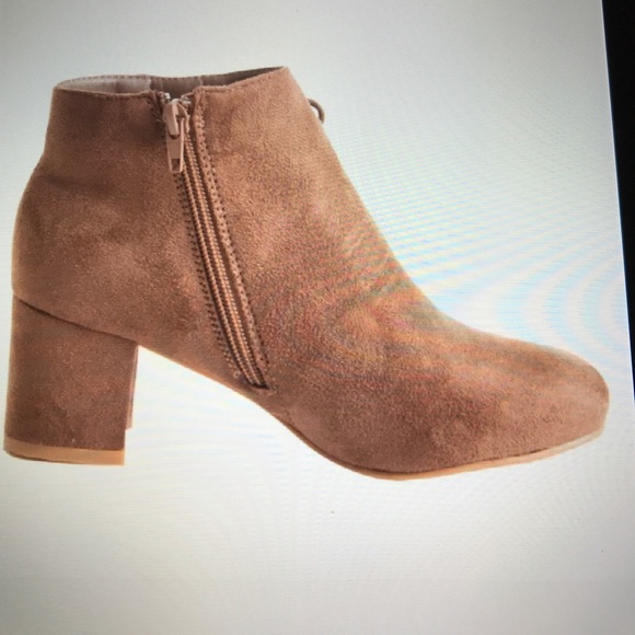 Women's booties. - Picture 3 of 7