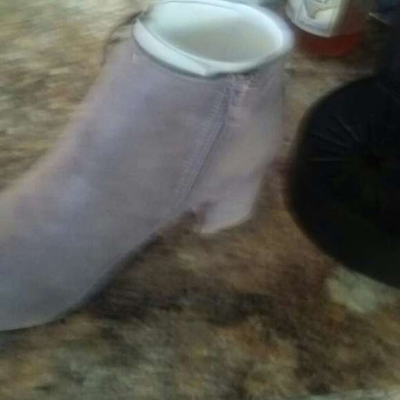 Women's booties. - Picture 6 of 7