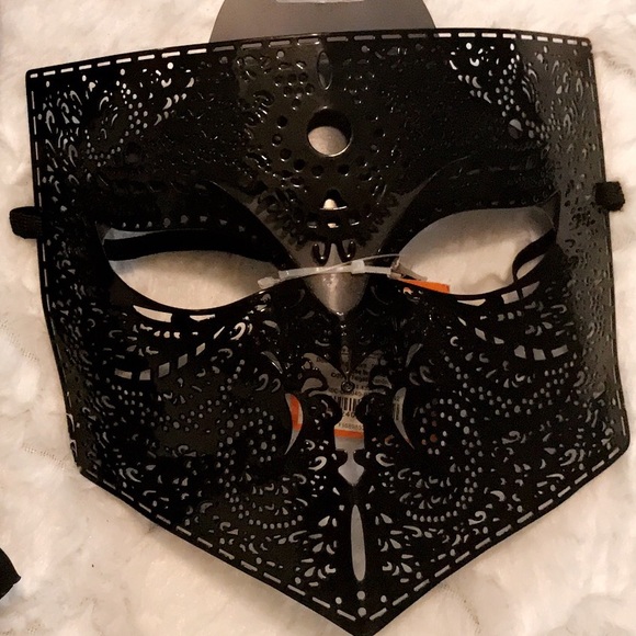 Black Shield Masquerade Mask - Picture 4 of 4