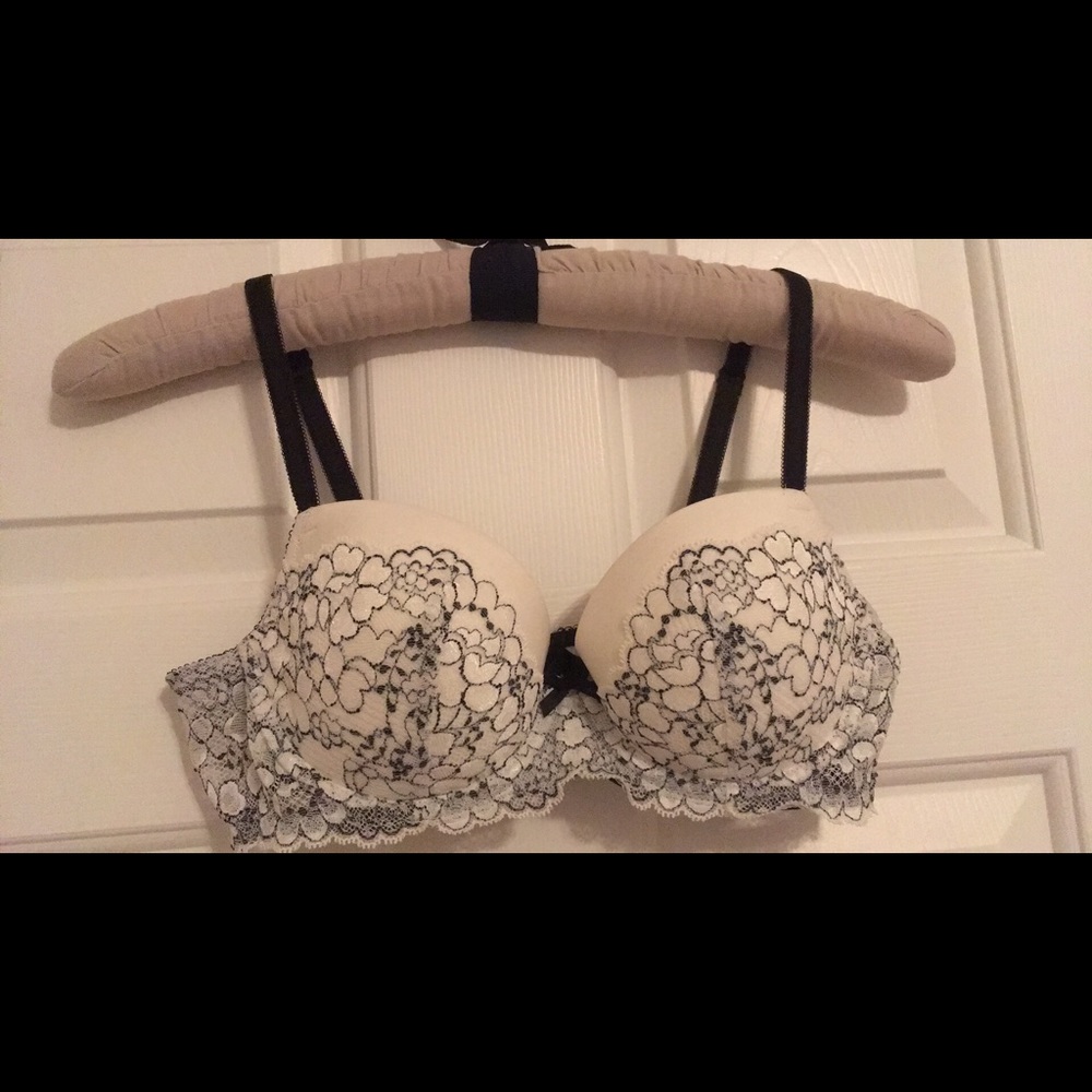 Victoria's Secret pace bra. 36B
