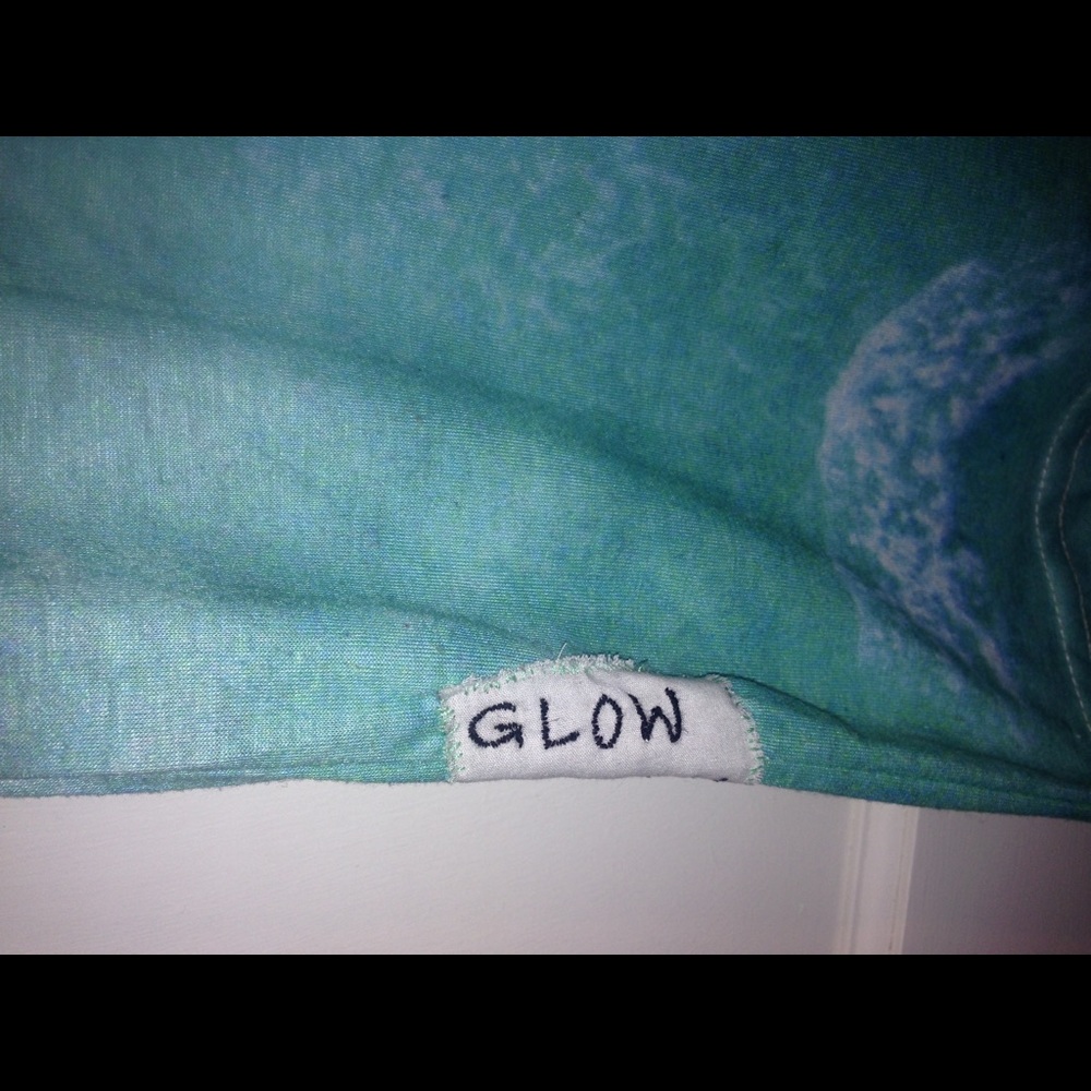 Graphic Beach T-Shirt - Picture 6 of 6