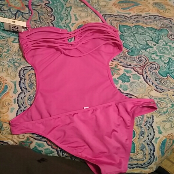 Swimsuit - Picture 2 of 4