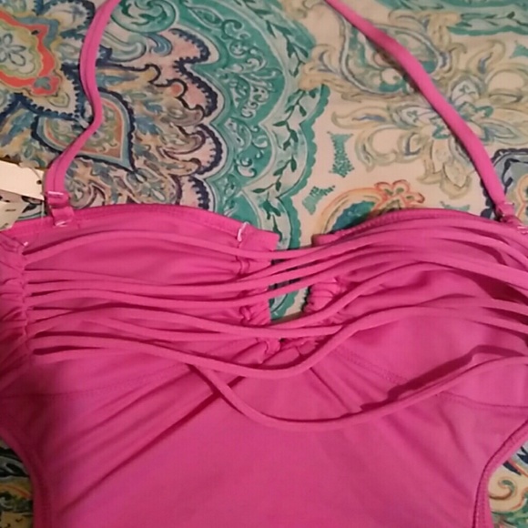 Swimsuit - Picture 3 of 4