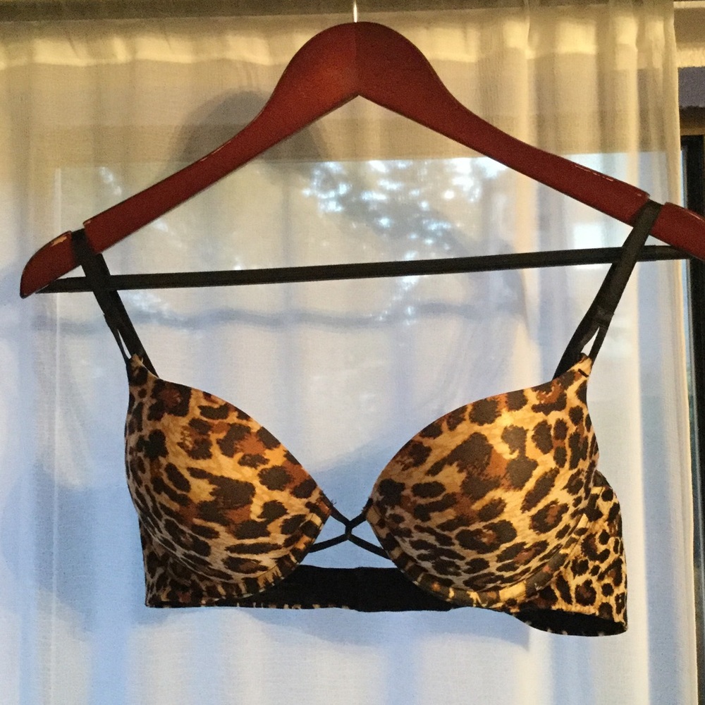NWOT!! Victoria's Secret Miraculous Plunge Bra