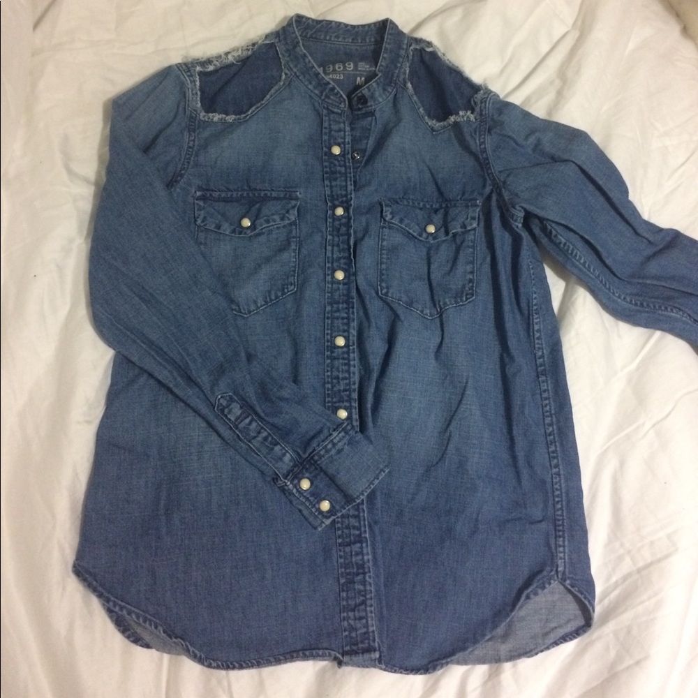 Gap pearl snap Jean shirt