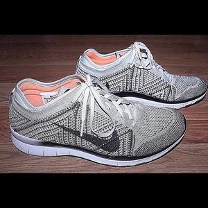 Women’s Nike free run tr flyknit