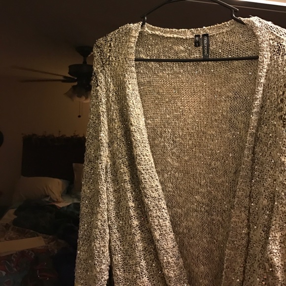 Sweater - Picture 1 of 3