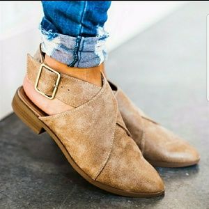 Slip-on Wrap Flat w/ Buckle
