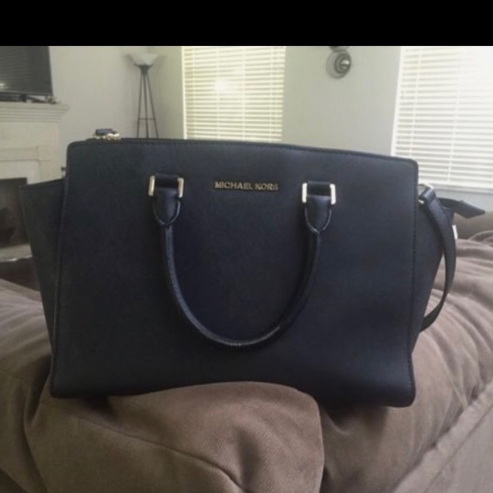 Michael Kors purse - Picture 2 of 3