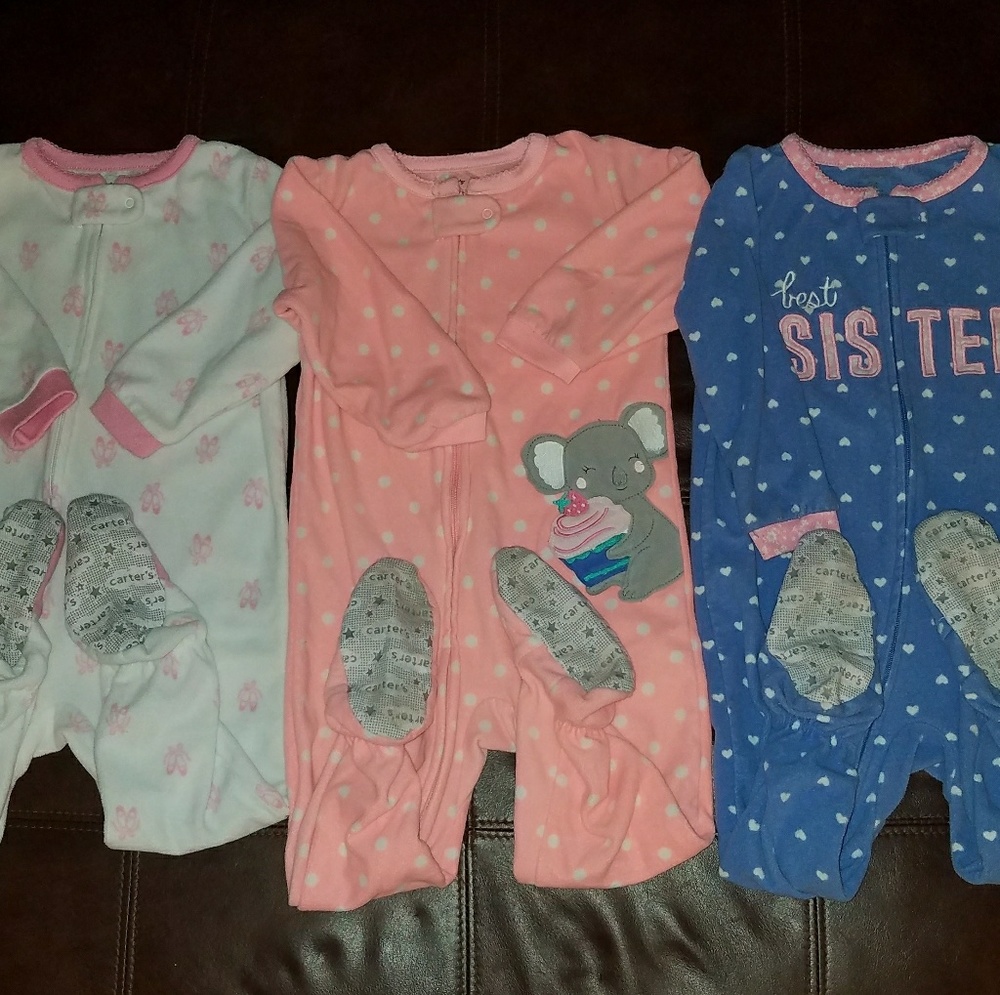 ❌SOLD❌ Fleece Footed Pajamas. Size 24Months