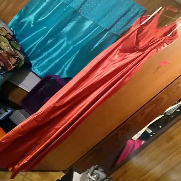 Dress - Picture 3 of 3